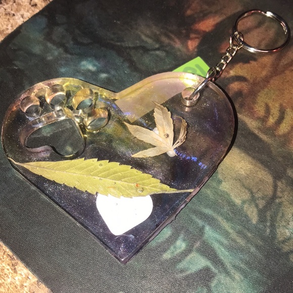 Heart Keychain With Paw 🐾 - Picture 3 of 3